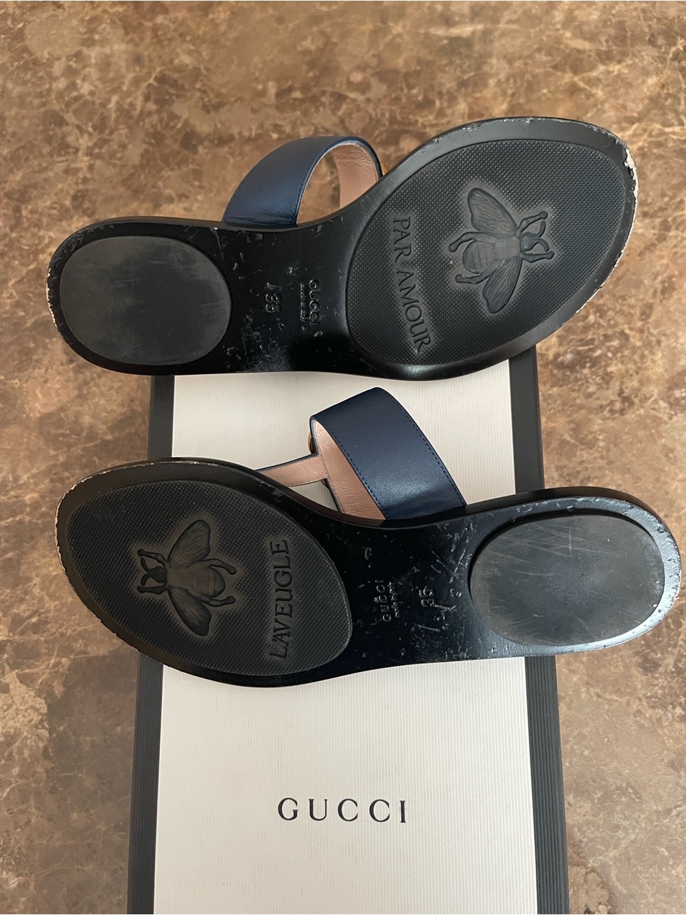 Gucci Navy Black Leather GG Thong Sandals Gold Hardware call out scratches S35 - Picture 3 of 6